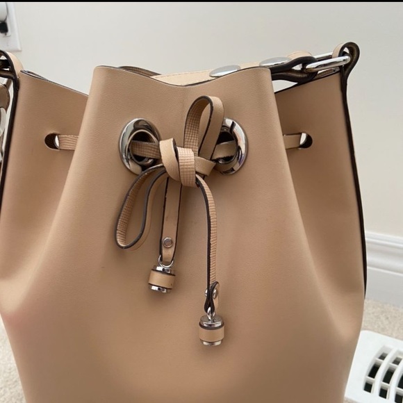 FREE w item $50+ bucket bag (barely used)- beige - Picture 3 of 3